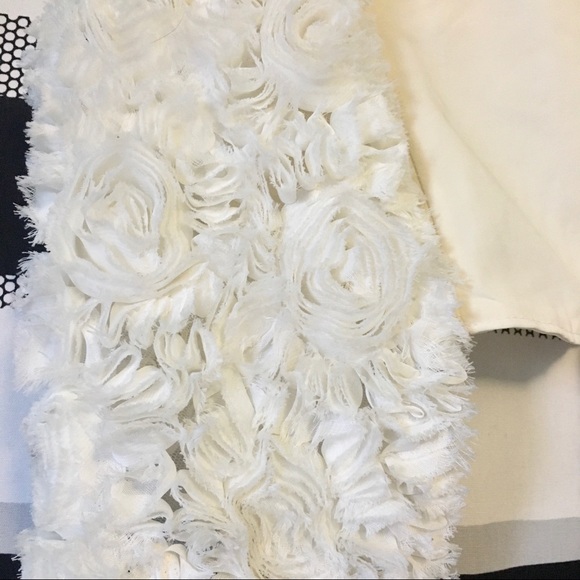 Cream Vest with Tulle Rosettes - Picture 2 of 4